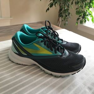 Brooks “Launch” sneakers